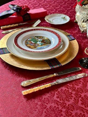 Jacquard-damast tafelkleed in intens rood voor ruime tafels,