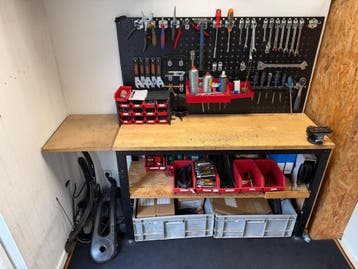 Werktafel wandpaneel bankschroef mat bakken, Nieuw