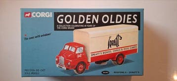 Corgi 1:43 - Modelauto (2) - Bedford S - Spratts / Lyons -, Hobby en Vrije tijd, Nieuw