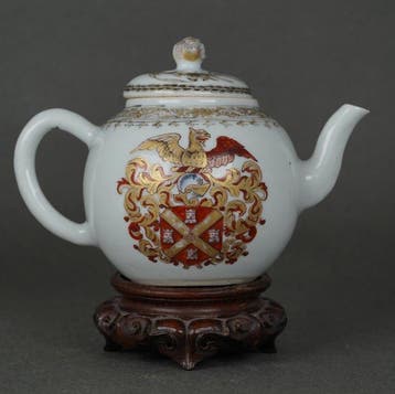 Yongzheng (1722-1735) - Theepot (2) - De Neufville-theepot -