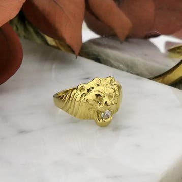 Gouden ring van een leeuwenkop met zirconia, Gebruikt, 19 tot 20, Ophalen of Verzenden, Dame of Heer