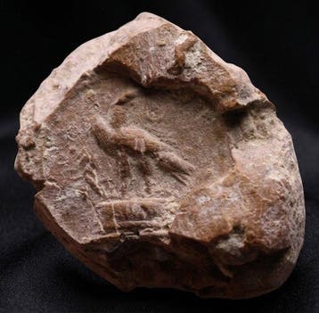 Oud-Romeins Aardewerk Tessera waarop een adelaar is