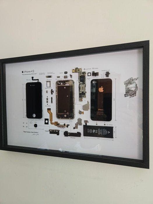 Apple iPhone 4S - disassembled and framed - iPhone (1), Spelcomputers en Games, Spelcomputers | Overige Accessoires