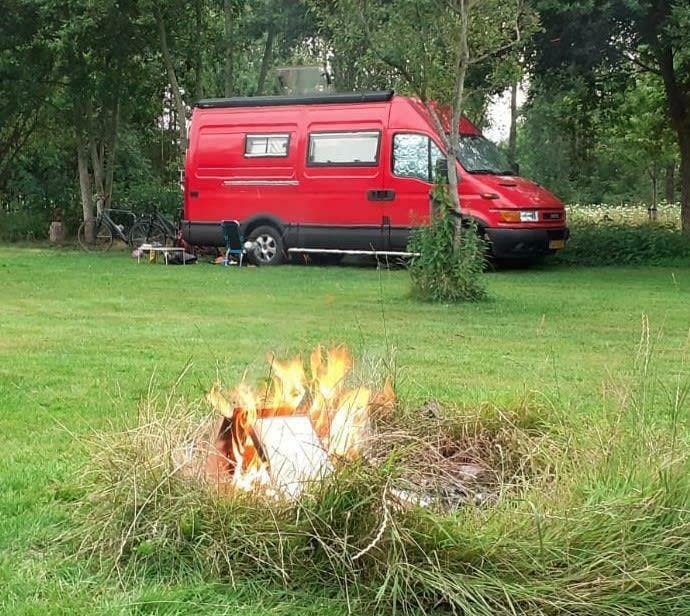 Camper huren - Rode Camperbus, Caravans en Kamperen, Verhuur