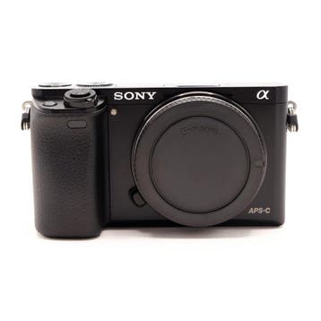 Sony A6000 Camera Body Zwart (Occasion) - 2710 Opnamen, Audio, Tv en Foto, Ophalen of Verzenden, Zo goed als nieuw, USB-kabel
