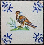 Tegel - Antieke Goudse tegel met vogel. - 1600-1650