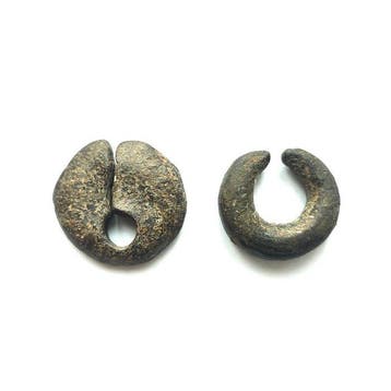 Dong Son Brons Oorbellen / Haarringen met kralen - 34 mm