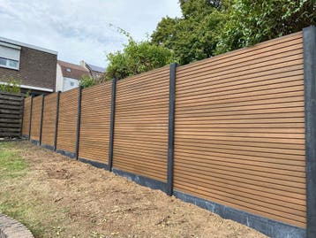 Composieten schutting | incl plaatsen | €160,- pm, Nieuw, Kunststof, 1 tot 2 meter