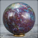 Zeer zeldzame natuurlijke robijn in kyaniet kristallen bol ,