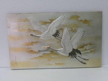 Product voor metaalgravering. Twee kraanvogels. Het werk van