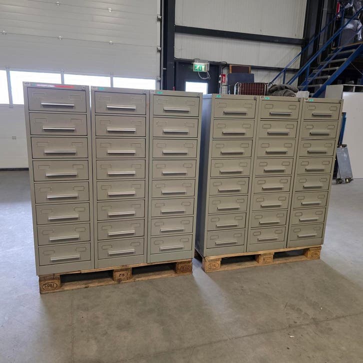 Originele zware industriele JAREN 60 metalen retro / vintage, Antiek en Kunst, Antiek | Meubels | Kasten, Ophalen of Verzenden