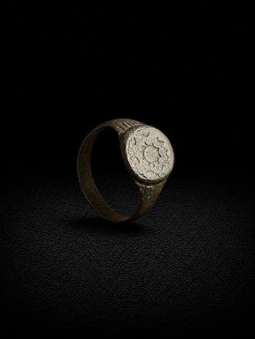Islamitische 12e tot 15e eeuw n.Chr. Brons Ring (Zonder