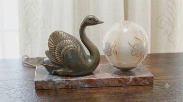 Lamp - Opaline glas, rode marmer - Zwanenlamp vintage