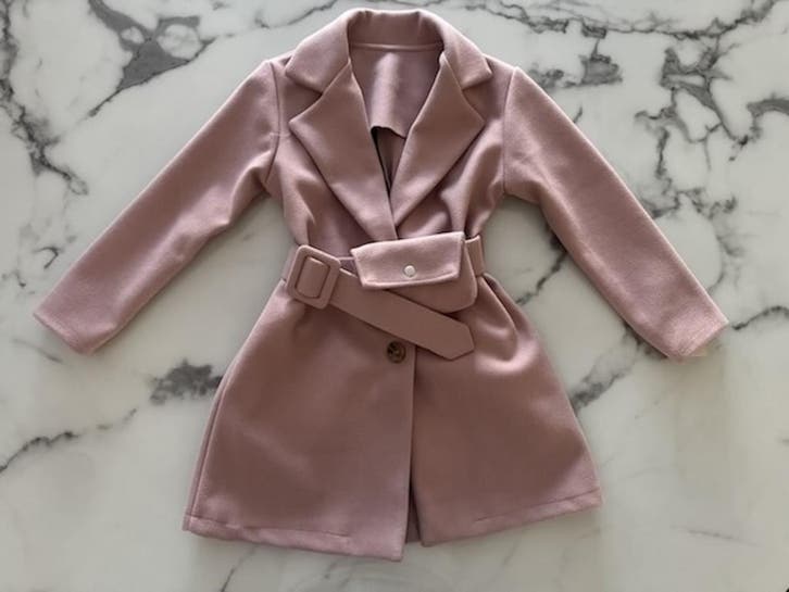 Meisjes manteljas met tasje Roze, Kinderen en Baby's, Kinderkleding | Kinder-kledingpakketten, Nieuw, Overige maten, Verzenden