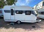 Hobby On Tour 390 SF – Dwarsbed | Voortent | zondag open!!!, Hobby, Treinzit, Serviceluik, 4 tot 5 meter