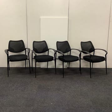 complete set van 4 stuks vergaderstoelen/ stapelstoelen, Ophalen of Verzenden, Gebruikt, Stof