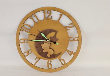 Wandklok kinderkamer maan beer design, Antiek en Kunst, Verzenden