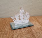 Glazen zeilschip beeldje op spiegel, Ophalen of Verzenden