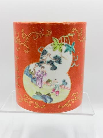 An Exceptional Chinese Famille Rose Coral Ground Porcelain, Antiek en Kunst