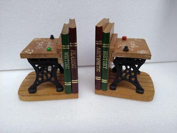 Detailverliebte - Boekensteunen (2) - Hout, Gietijzer -
