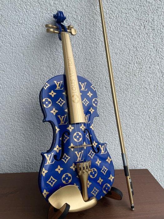 J.Reinhardt - Custom Louis Vuitton Violin - Royal Blue &, Antiek en Kunst, Kunst | Designobjecten