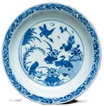 Bord - Chinese Blue & White ‘Ducks and Lotus’ Dish – Wanli