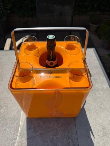 Veuve Clicquot - Porsche Design x Veuve clicquot - Champagne