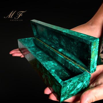 Zeer grote malachietdoos - mineraal van eerste keus voor een, Verzamelen, Mineralen en Fossielen