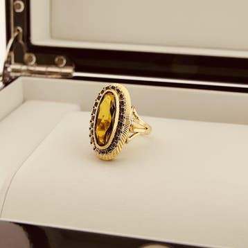 Gouden ring met gele saffier, Gebruikt, Ophalen of Verzenden, Kleiner dan 17, Met edelsteen