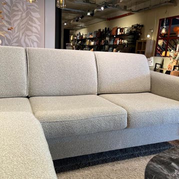 Hoekbank Alcona Links Stof Cloudy Beige - Henders en Hazel, Huis en Inrichting, Hoekbank, Nieuw, Ophalen of Verzenden, 200 tot 250 cm