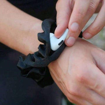 Haarspullen Scrunchie met rits - Sneaky Scrunchie Zwart, Sieraden, Tassen en Uiterlijk, Uiterlijk | Haarverzorging, Ophalen of Verzenden