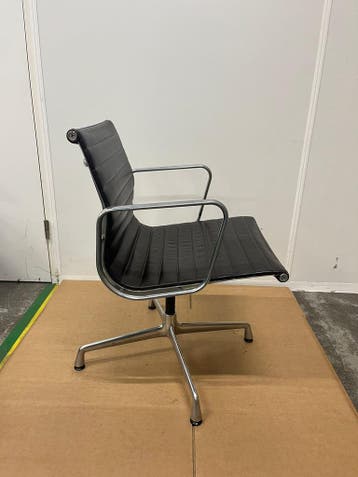 Vitra Eames Ea 108, Huis en Inrichting, Bureaustoelen, Bruin, Verzenden, Zo goed als nieuw, Bureaustoel