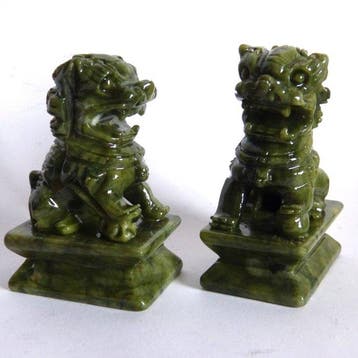 Paartje handgesneden serpentine leeuwen - 9 x 6 cm- 591 g