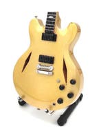 Miniatuur Gibson DG ES-335 gitaar met gratis standaard, Ophalen of Verzenden, Nieuw, Pop, Beeldje of Miniatuur