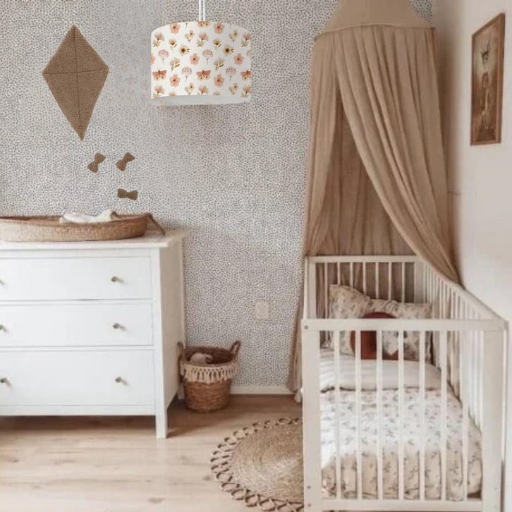Handgemaakte teddy stof vlieger in taupe – zachte decorat., Kinderen en Baby's, Kinderkamer | Inrichting en Decoratie, Nieuw, Ophalen of Verzenden