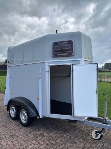 Mooie Humbaur 1,5 paards paardentrailer!, Ophalen, Zo goed als nieuw