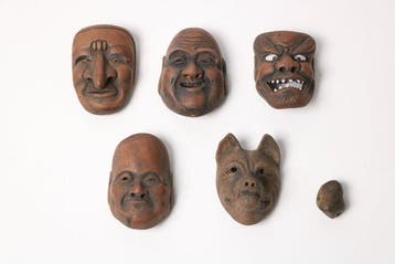 Set van vijf Noh-masker netsuke met togglesluiting -