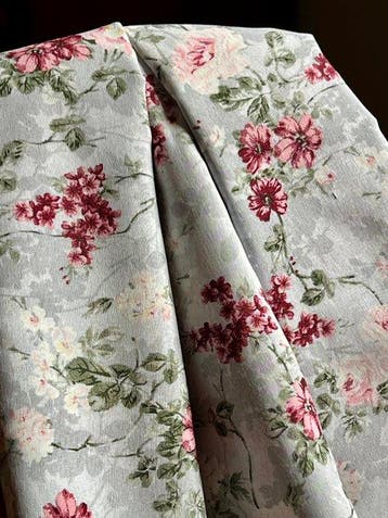 Dubbele breedte. Romantisch bedrukt stof. Bekleding en