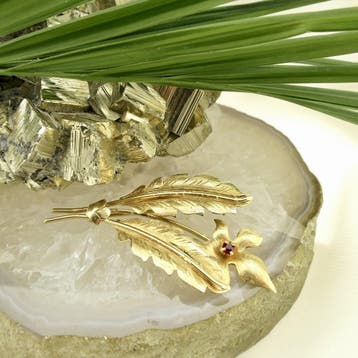 Gouden Art Nouveau broche met granaat., Gebruikt, Ophalen of Verzenden, Met edelsteen, Goud