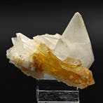 Oranje kwarts met twee eindpunten, met calciet en limoniet,