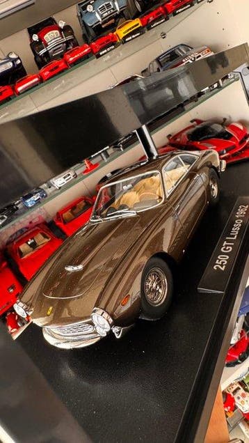 KK-Scale 1:18 - Modelauto - Ferrari 250 GT Lusso (1962), Nieuw