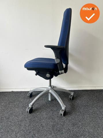 RH Logic 400 - Blauwe stoffering  - Zilvergrijs voetkruis, Werkplek, Ophalen of Verzenden, Gebruikt, Stoel