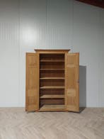 Landelijke klassieke kast, kledingkast, buffetkast, legkast, Antiek en Kunst