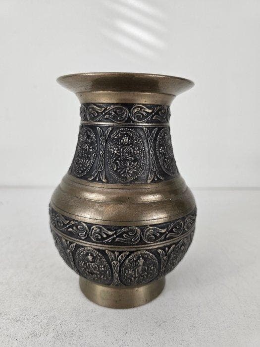 Vaas - Brons - Nepalese Amkhora vaas, Antiek en Kunst, Curiosa en Brocante