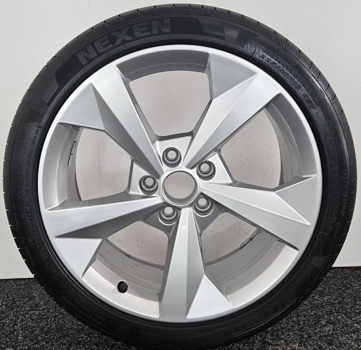 Zomerset | 18 inch 5-Arm Design | A3 | Audi | Demo, Auto-onderdelen, Banden en Velgen, 18 inch, Zomerbanden, 225 mm, Personenwagen