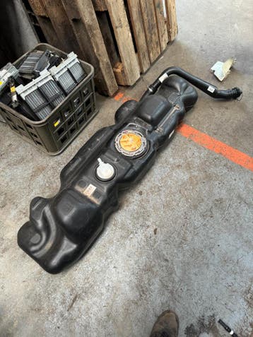 Brandstoftank met pomp ZGAN Mercedes Sprinter w907, Auto-onderdelen, Ophalen of Verzenden, Gebruikt, Mercedes-Benz