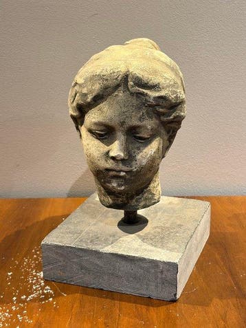 Beeldje - Hoofd van jonge vrouw - Steen, Hars