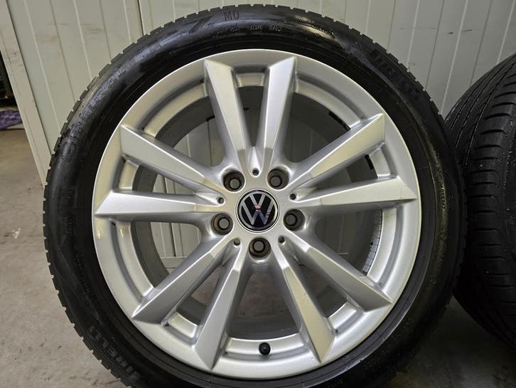 Volkswagen Transporter T5 T6 18 inch zomerbanden Pirelli, Auto-onderdelen, Banden en Velgen, 18 inch, Zomerbanden, 245 mm, Personenwagen