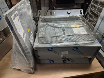 Nieuwe oliebollenfriteuse 30 liter tafelmodel in VEILING, Nieuw in verpakking, Fornuis, Frituur en Grillen