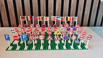 Lego MOC (My own creation) - 55x LEGO Traffic Signs & Posts, Kinderen en Baby's, Nieuw